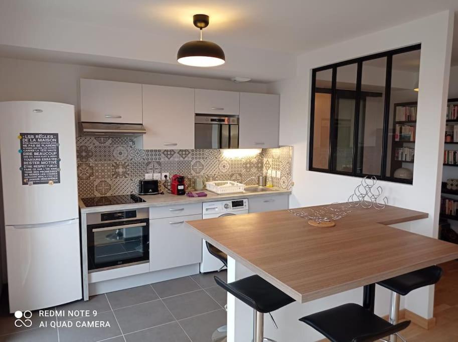 Superbe Appartement Avec Balcon Filant Cenon Kültér fotó