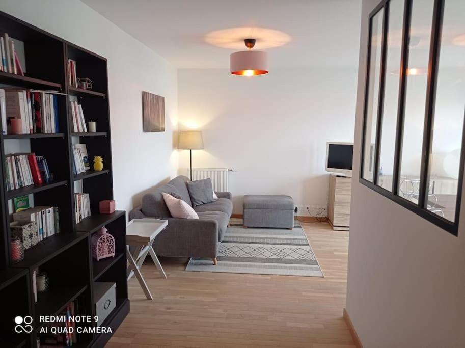 Superbe Appartement Avec Balcon Filant Cenon Kültér fotó