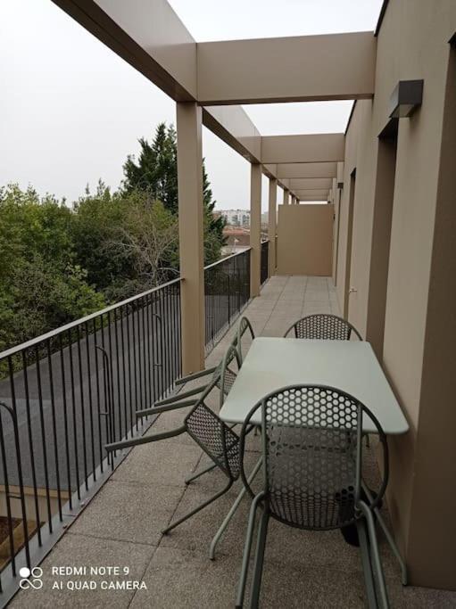 Superbe Appartement Avec Balcon Filant Cenon Kültér fotó